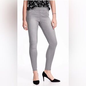Women’s Old Navyy mid rise skinny pull on rockstar jeans color grey size 12